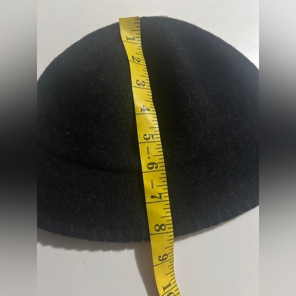 Women’s Black Wool Cloche Bucket Hat With Crochet Flowers main image 10